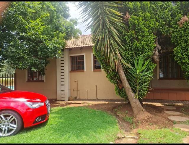 2 BEDROOM SIMPLEX FOR SALE IN ROODEPOORT WEST